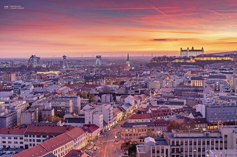 Vy over Bratislava och slottet